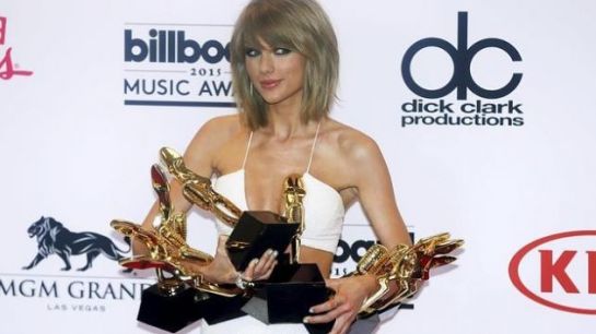 Taylor Swift arrasa en los premios Billboard 