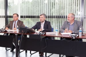 De izquierda a derecha, Román Felones, Alfonso Carlosena y Alberto Alfaro.