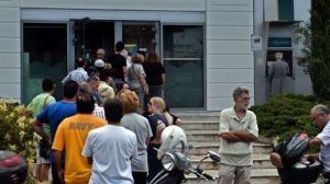 Grecia vive su segundo día de corralito, último del rescate y primero de impago