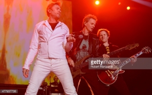 Simon Le Bon (i) and John Taylor (c) durante su actuación. Getty