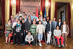 El consejero Alli recibe a una treintena de navarros ganadores en competiciones de deporte adaptado