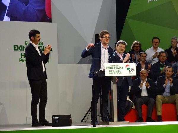 El PNV acepta el apoyo de EH Bildu y PSE para arrebatar la Alcaldía de Vitoria al PP