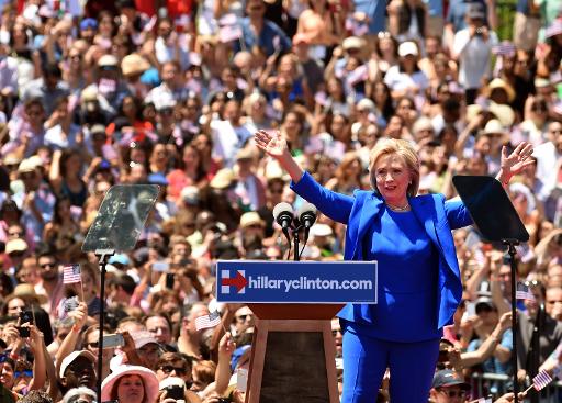Hillary Clinton lanza su campaña a la Casa Blanca prometiendo luchar por la clase media