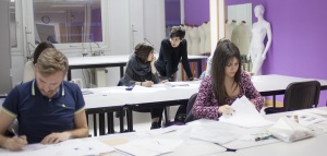 en clase de Moda- Creanavarra-