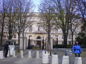 Una base de espionaje a 250 metros del Palacio del Elíseo
