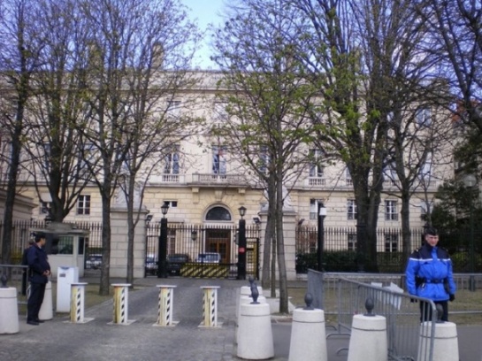 Una base de espionaje a 250 metros del Palacio del Elíseo