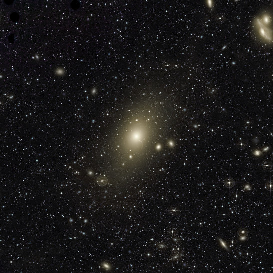 Galaxia gigante aún en expansión