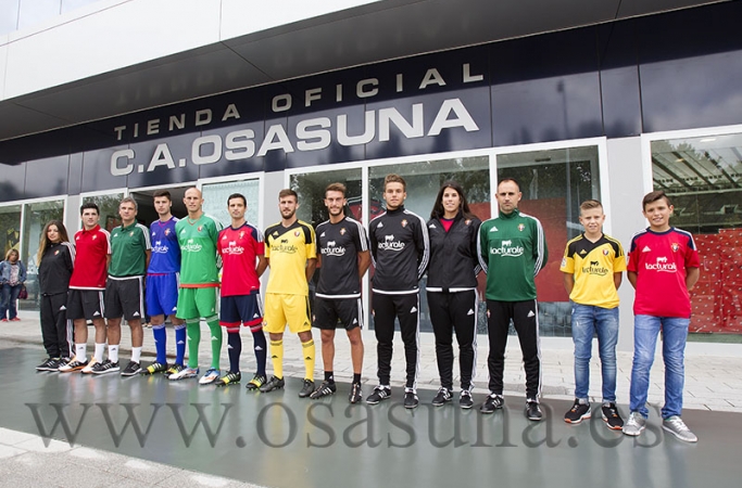 Presentada la nueva equipación de Osasuna para la temporada 2015-16
