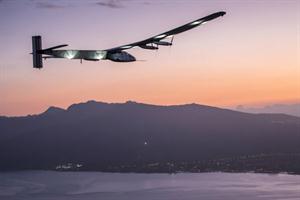 El avión Solar Impulse II bate dos récords mundiales al aterrizar en Hawai