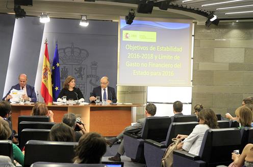 ​El Gobierno eleva al 3,3% la previsión de crecimiento para 2015, que cerrará con 602.000 ocupados más