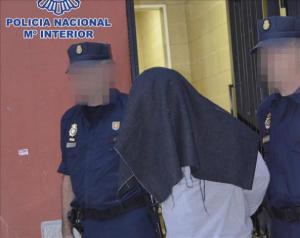 La Policía traslada a la Audiencia al detenido por enaltecimiento del yihadismo