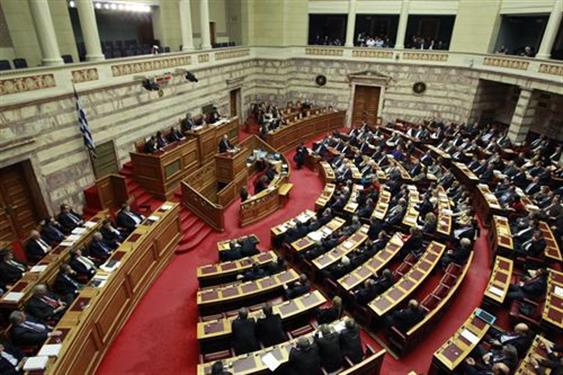 Grecia aprueba el acuerdo del tercer rescate con las primeras reformas