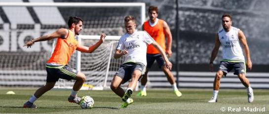 Rafa Benítez exige intensidad en la primera sesión de la jornada