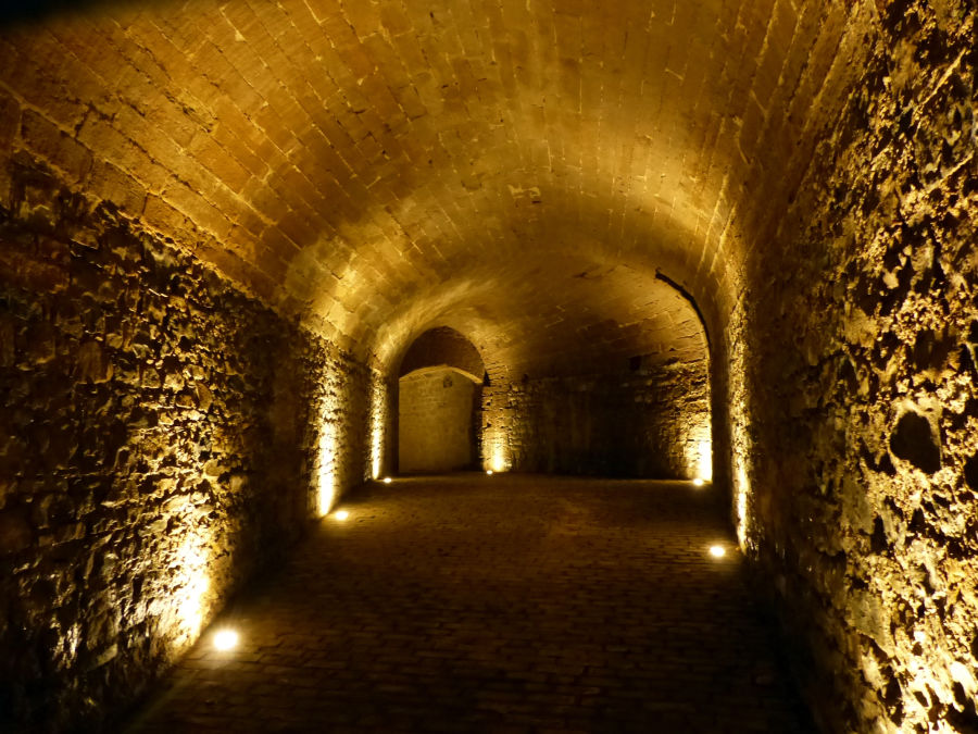baluarte_labrit_caserna_iluminada