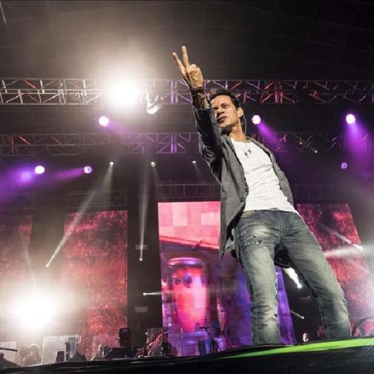 Marc Anthony pone a bailar a Canarias en el estreno de su gira europea