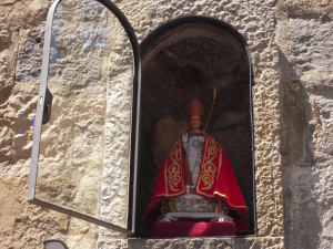 La habitual imagen de San Fermín regresa a la hornacina de la cuesta de Santo Domingo