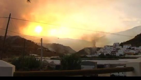 El intenso calor complica la extinción de cuatro incendios en Andalucía y Castellón