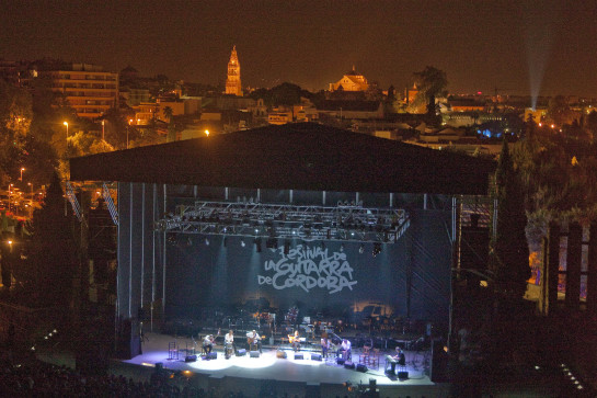 Clasicismo y tropicalismo en la apertura del Festival de la Guitarra