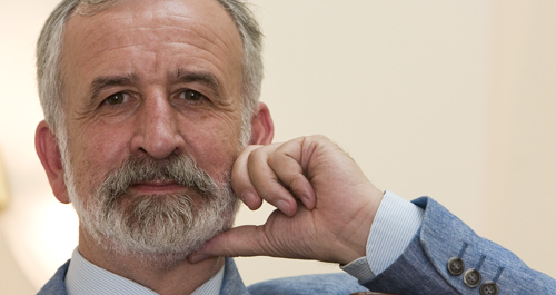 Salvador Gutiérrez afirma que los diccionarios electrónicos significan la superación del orden alfabético