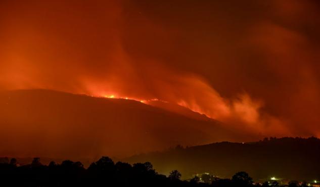 Sigue activo el incendio de Cualedro, en Orense, que ya ha quemado más de 2.000 hectáreas