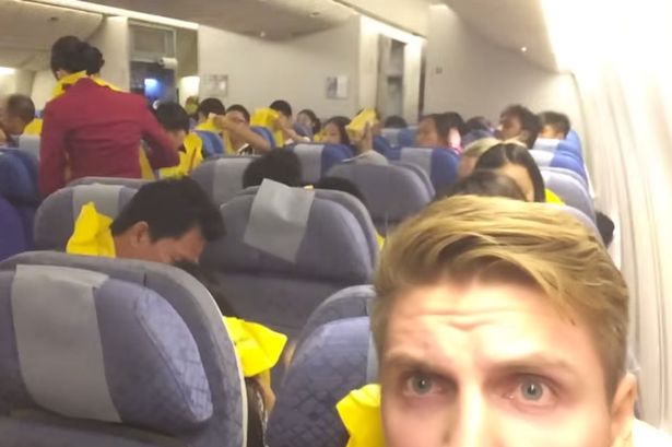 Pasajero graba en pleno vuelo un aterrizaje de emergencia
