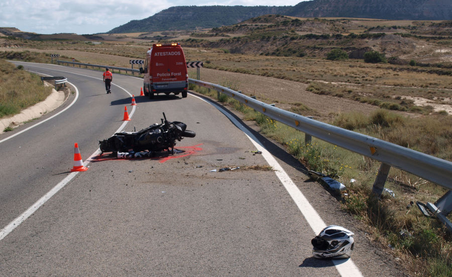 Un hombre de 23 años, herido grave al salirse de la carretera la motocicleta que conducía en las Bardenas Reales