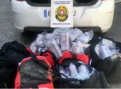Un todoterreno cargado de 182 kg hachís se da a la fuga en Ceuta