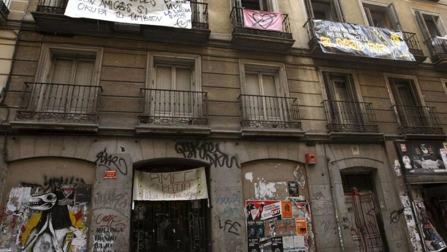Carmena busca edificios en Madrid para ceder a organizaciones sociales