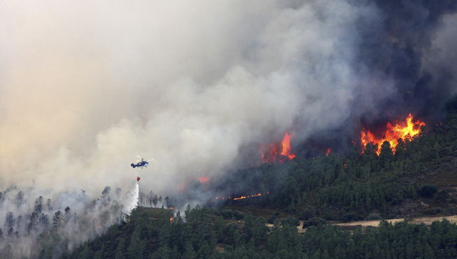 El incendio en Sierra de Gata quema 5.000 hectáreas y desaloja a 1.400 personas