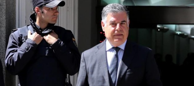 El exconsejero andaluz Viera renuncia a su acta de diputado para defenderse en los ERE