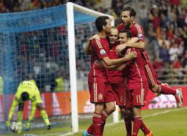 2-0. España recupera el liderato y el buen fútbol