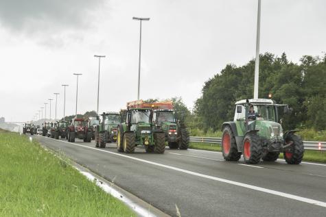 La UE debatirá soluciones a la crisis láctea mientras los ganaderos marchan en una gran protesta