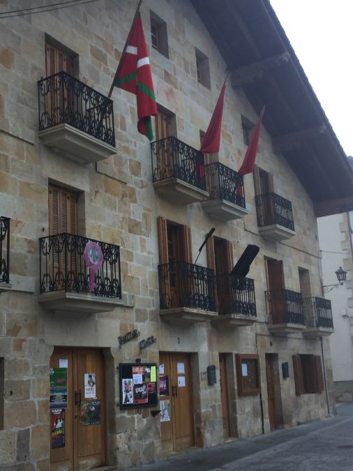 UPN de Olazagutía denuncia al Ayuntamiento por incumplir la Ley de Símbolos