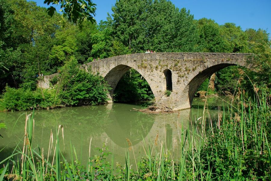 Mañana comienzan los trabajos de limpieza y mantenimiento del puente medieval de San Pedro