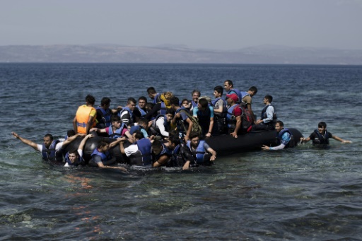Mueren bebés y niños al hundirse un barco de inmigrantes cerca de Grecia