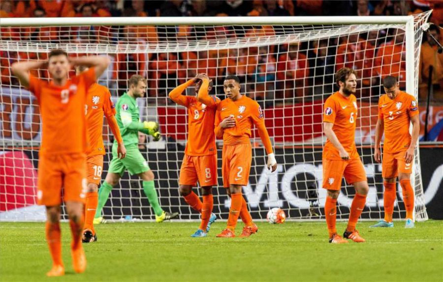 Holanda culmina su fracaso; Turquía y Croacia, directas a la Eurocopa