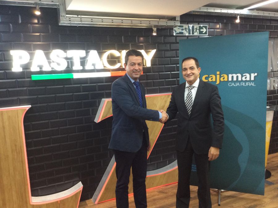 Cajamar firma un convenio con el sector de restauración Comess Group