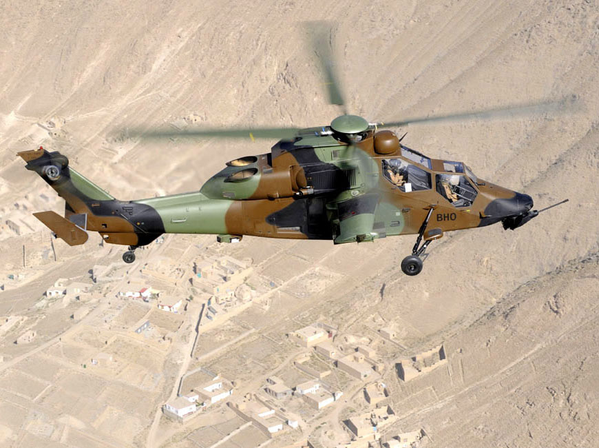 Mueren al menos 13 personas tras estrellarse un helicóptero en Libia