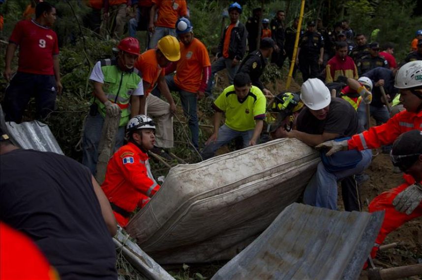 Asciende a 85 el número de víctimas mortales tras un alud de tierra en Guatemala