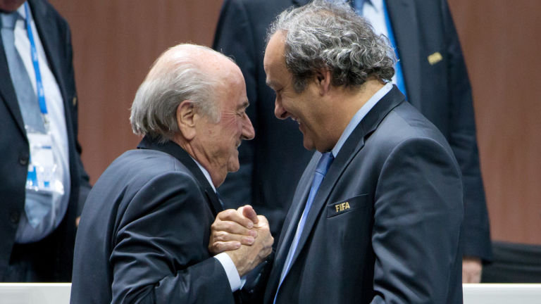 La FIFA también suspende a Platini