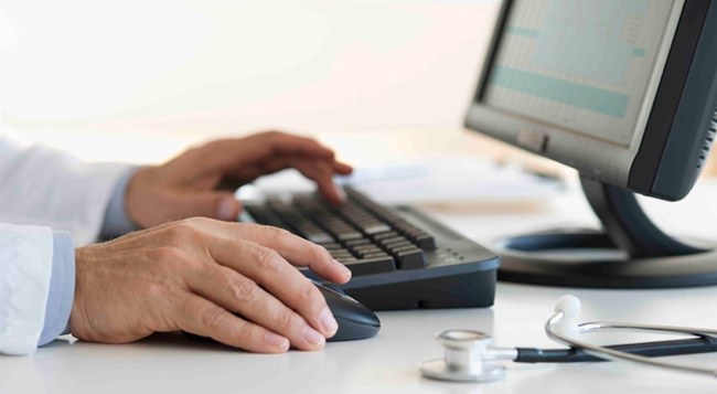 El Tribunal Supremo confirma la prisión a un médico por consultar el historial clínico de cinco compañeros