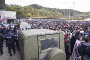 La UE y Balcanes acuerdan primeros pasos coordinados ante oleada de refugiados