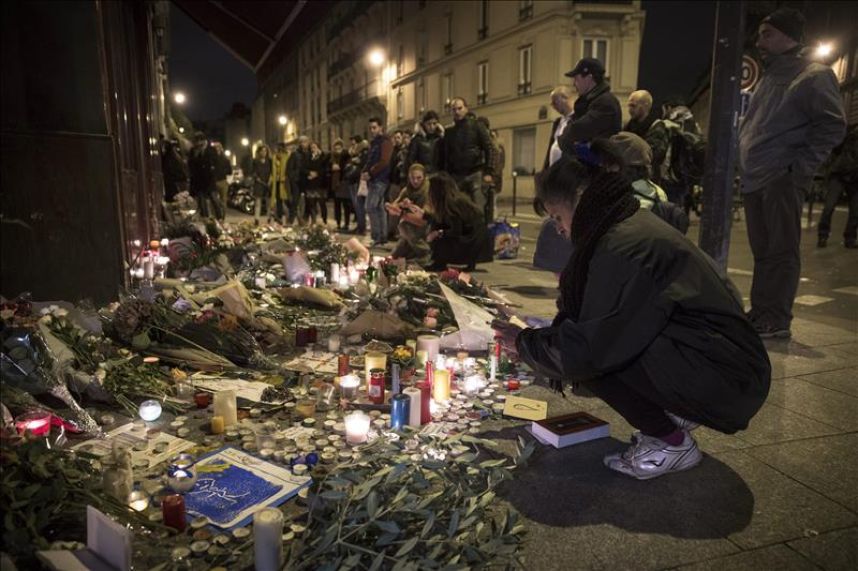 París amanece aún conmocionada por el peor ataque terrorista de su historia