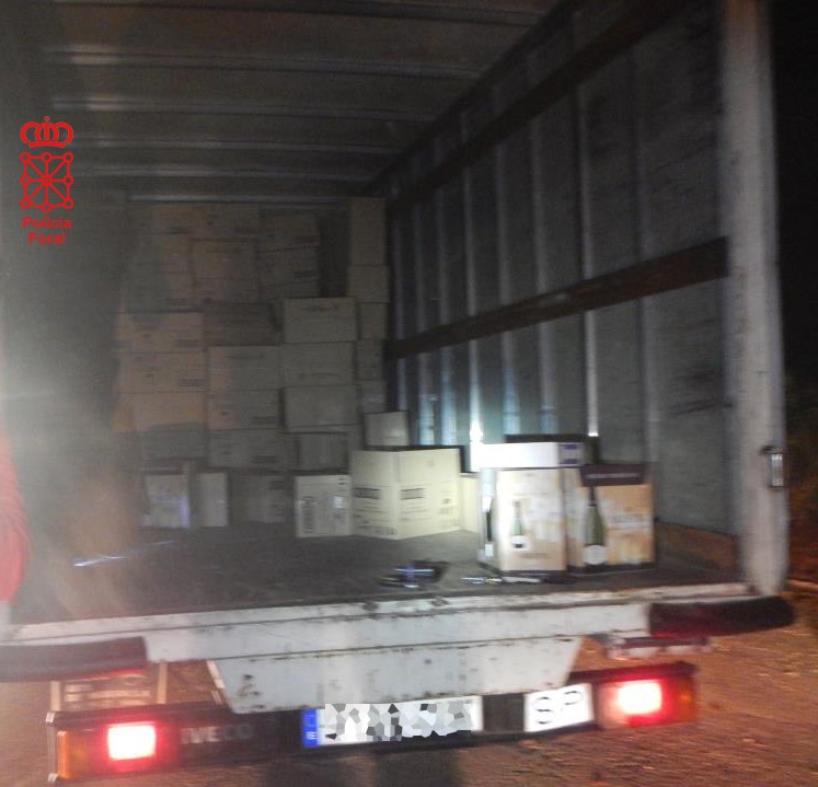 Dos detenidos por robar en el interior de un camión estacionado en un área de servicio de la Autovía del Ebro