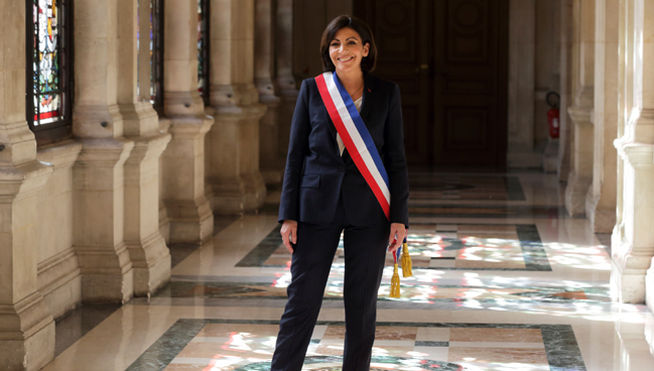 La alcaldesa de París promete una ciudad 