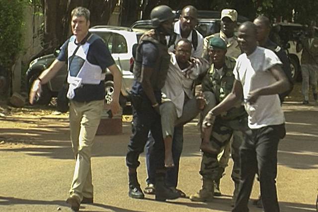 Termina el asalto yihadista al hotel de Mali con al menos 27 rehenes muertos