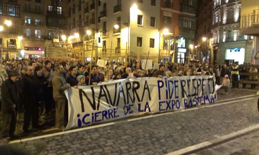 concnetracion contra exposicion profana Azcona