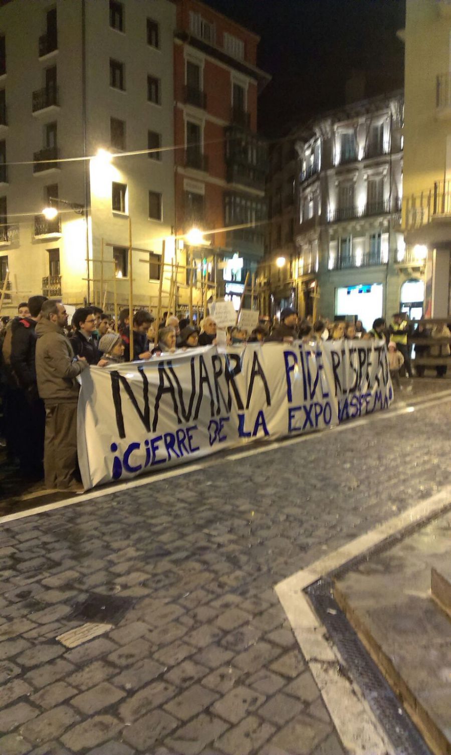 concnetracion contra exposicion profana Azcona