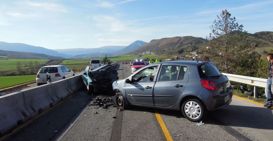 Tres heridos, dos de ellos graves, en un accidente de tráfico en la N-240-A (Sarasa-Erice de Iza)