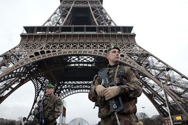 Eventos deportivos suspendidos y sitios turísticos cerrados en París tras atentadosPP